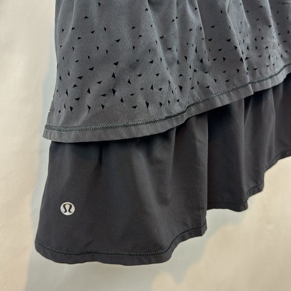 Lululemon In a Flash Multi-Layer Black Gray Laser Cut Ruffle Skirt Skort Size 4 - Picture 7 of 10
